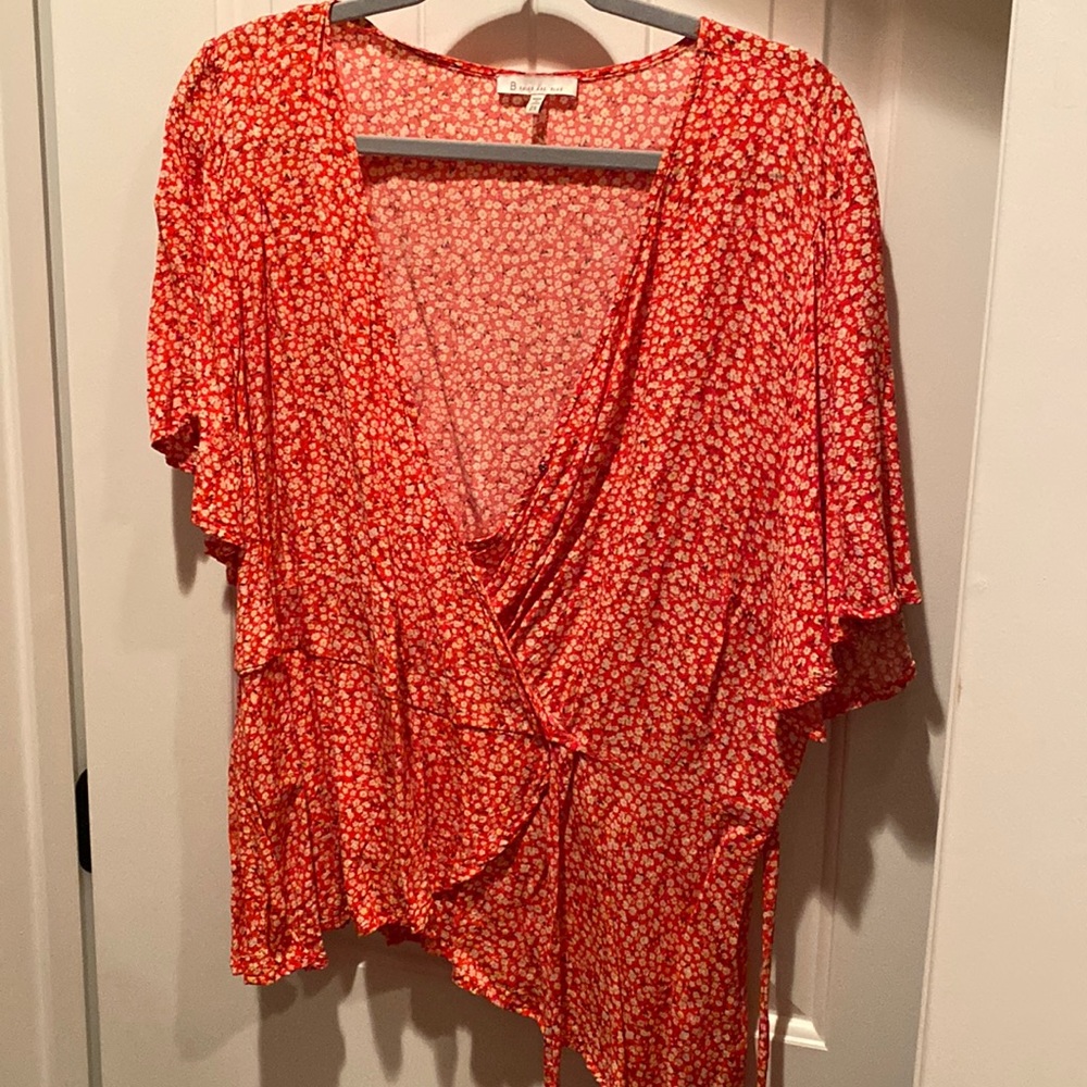 🎉 Floral Wrap Top